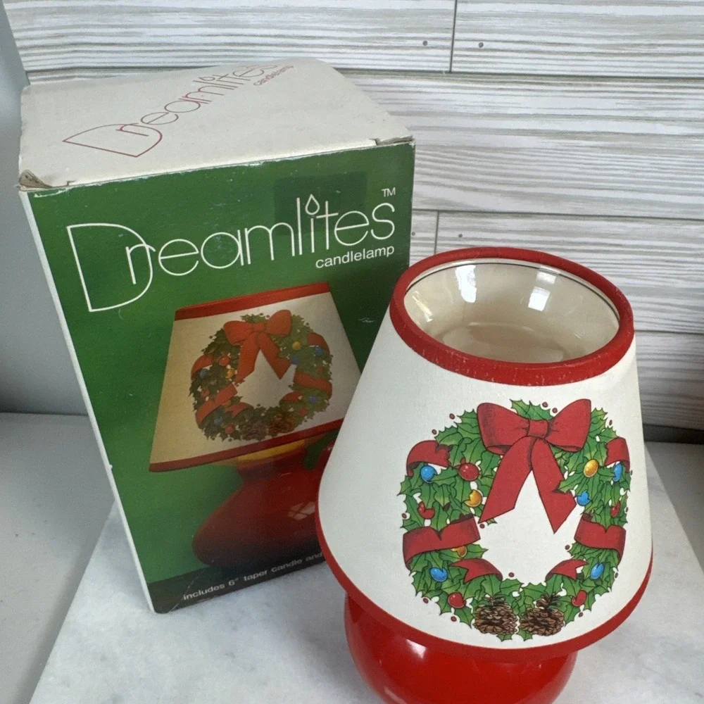 Candlelamp by Dreamlites, Red, Christmas Wreath